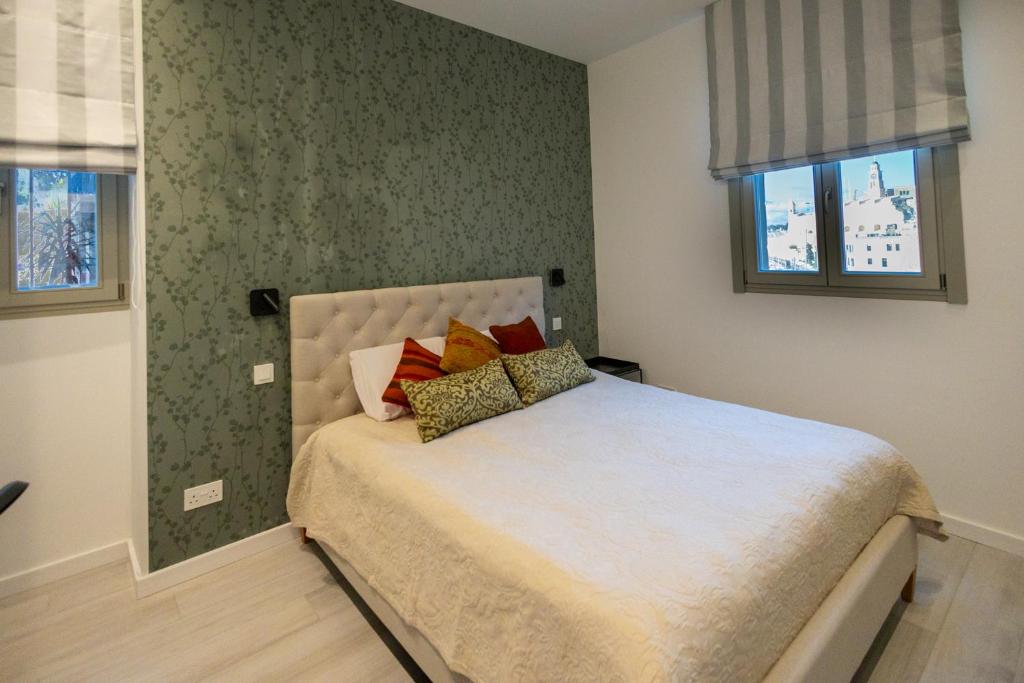 En eller flere senge i et v&aelig;relse p&aring; Marina View 34