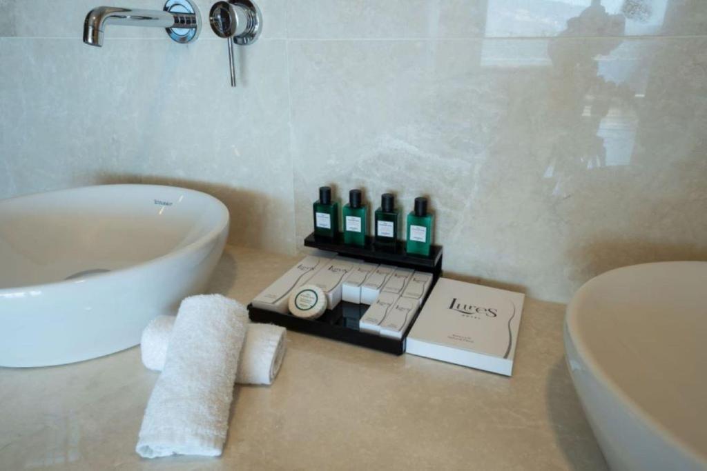 Koupelna v ubytování Lures Hotel