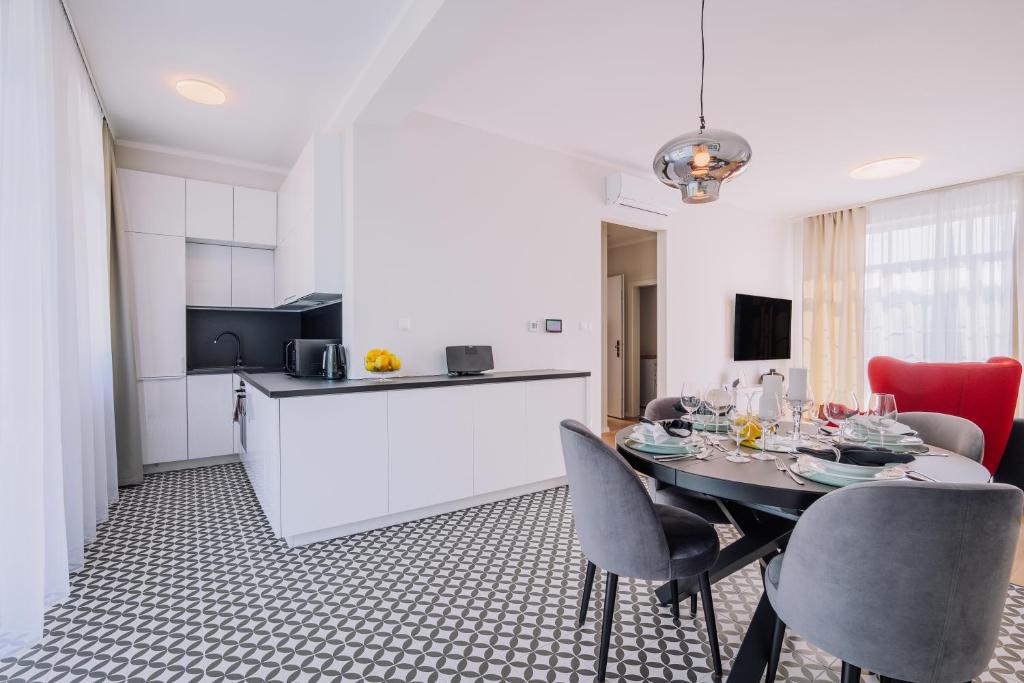 Rezidencia OPERA - Apartamento Con Terraza