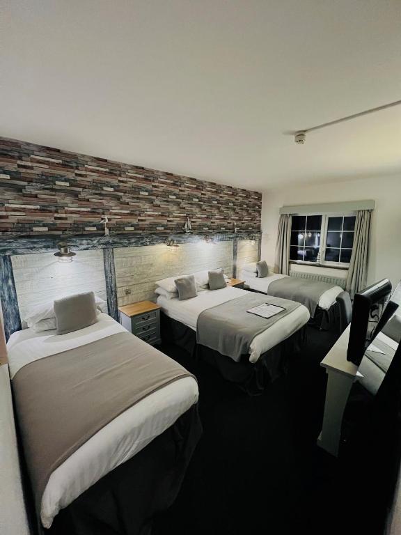 Inn On The Prom At The Fernlea Hotel - 
