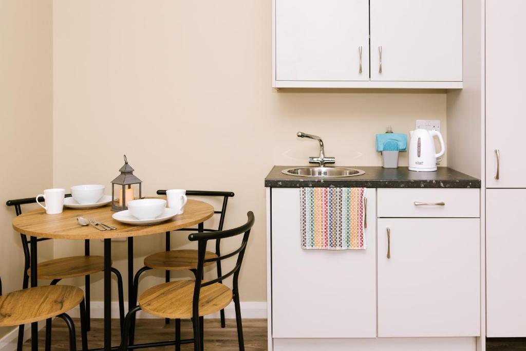 Cucina o angolo cottura di Easkey Glamping Village