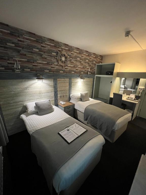 Inn On The Prom At The Fernlea Hotel - 