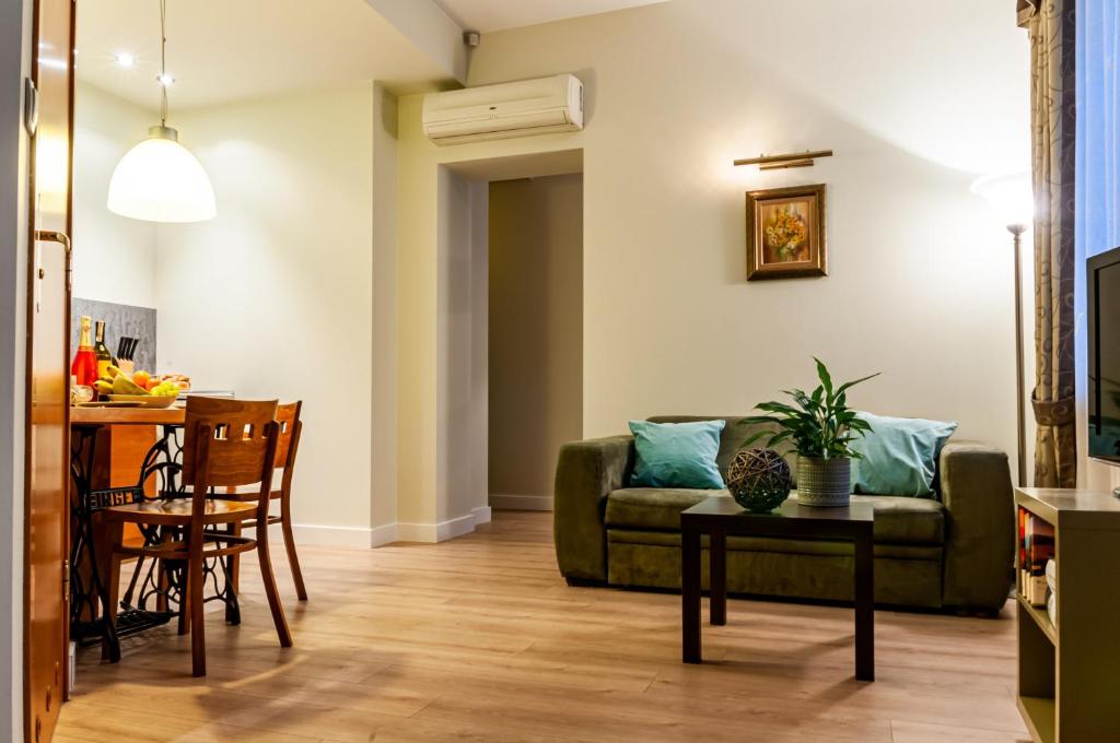 Home & Travel Apartments - AC - Parking - City Centre - Manufaktura - OFF Piotrkowska - EC1 - ATLAS Arena - Orientarium - Monopolis