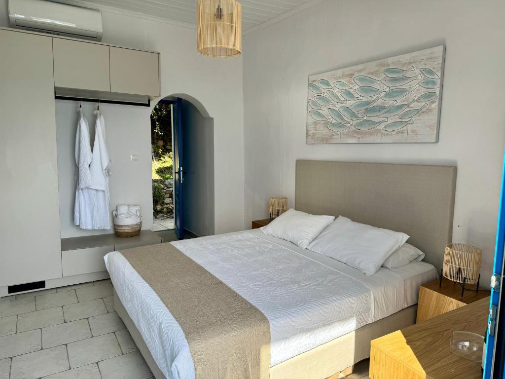 Postel nebo postele na pokoji v ubytování Agia Fotia Taverna