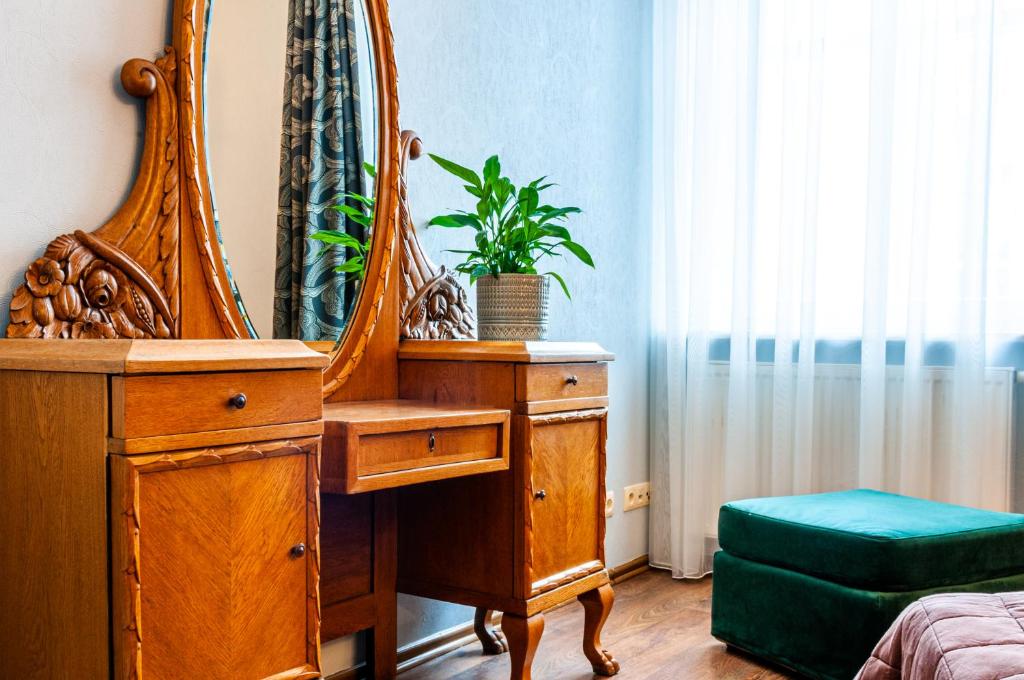 Home & Travel - Two-Bedroom Apartment