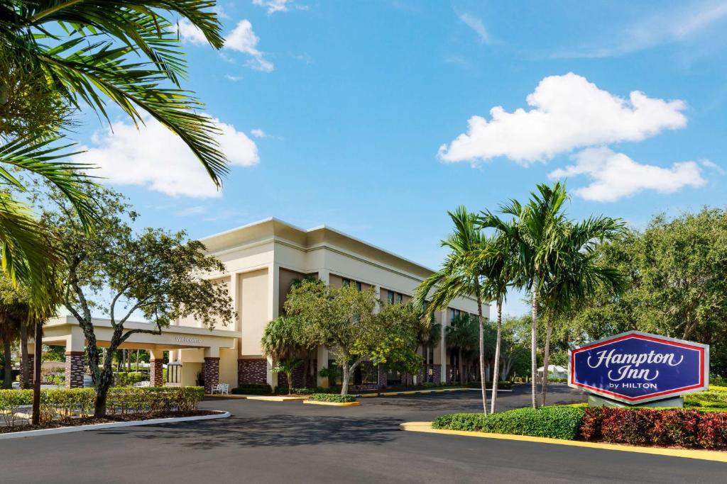 a rendering of the entrance to the hampton inn suites anaheim at Hampton Inn Ft. Lauderdale-Cypress Creek in Fort Lauderdale