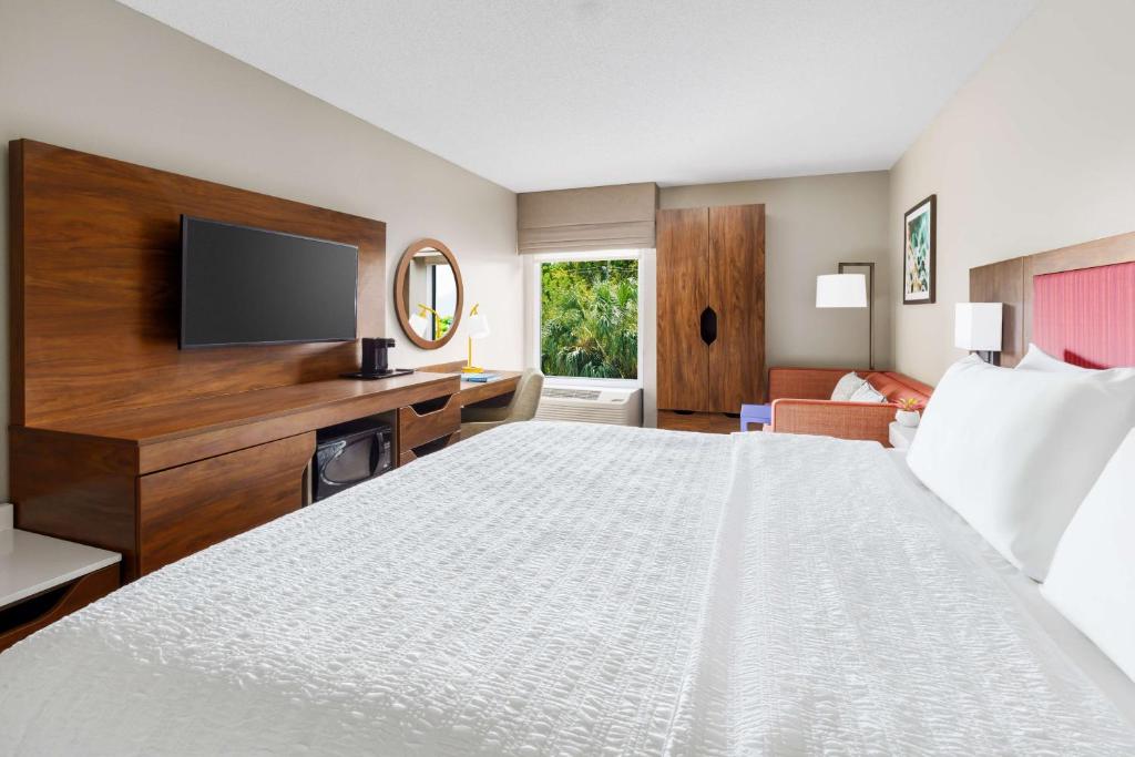 Hampton Inn Ft. Lauderdale-Cypress Creek - Quarto King Com Sofá-Cama E Estudo - Não Fumador