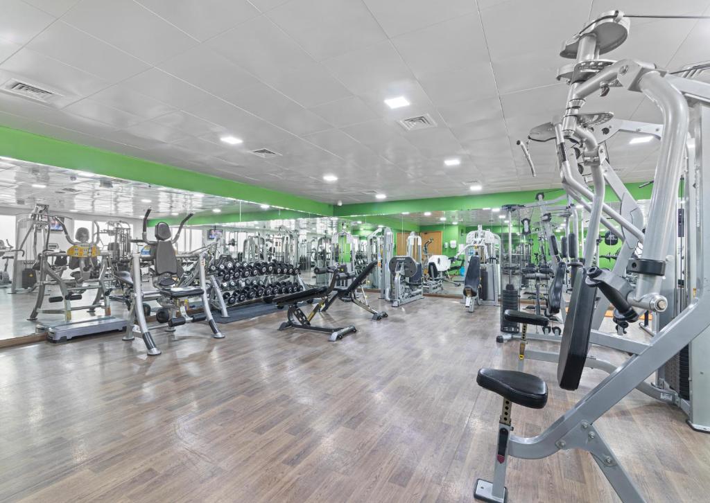 Fitness centrum a/nebo fitness zařízení v ubytování Al Khoory Hotel Apartments Al Barsha