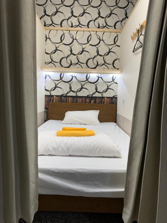 Postel nebo postele na pokoji v ubytování Shinjuku Sky hostel