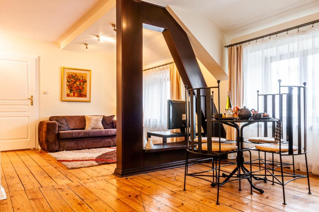 a large mirror in a living room with a couch at Home & Travel Apartments - AC - Parking - City Centre - Manufaktura - OFF Piotrkowska - EC1 - ATLAS Arena - Orientarium - Monopolis in Łódź