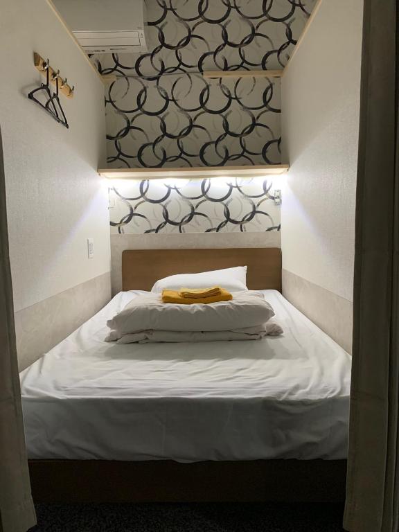 Postel nebo postele na pokoji v ubytování Shinjuku Sky hostel