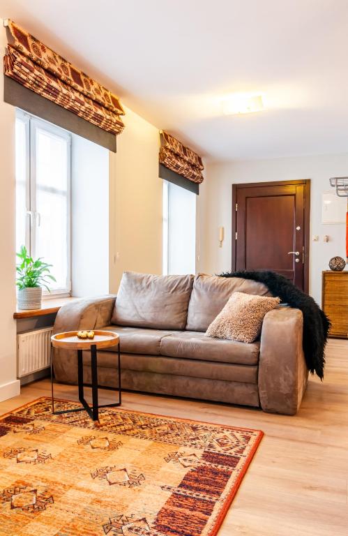 Home & Travel - One-Bedroom Suite With Sofa Bed