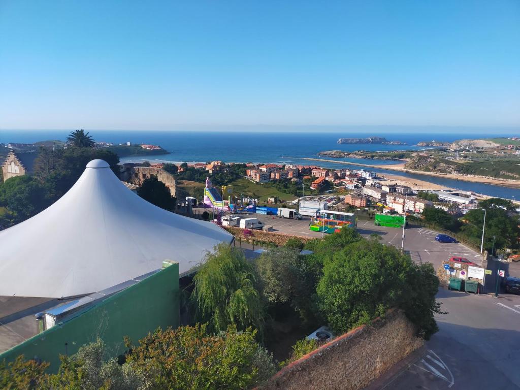 a white tent with the ocean in the background at CASA MANUELA in Suances