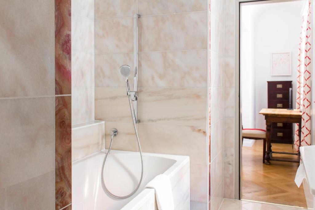 Schlossberghotel - Resim 40