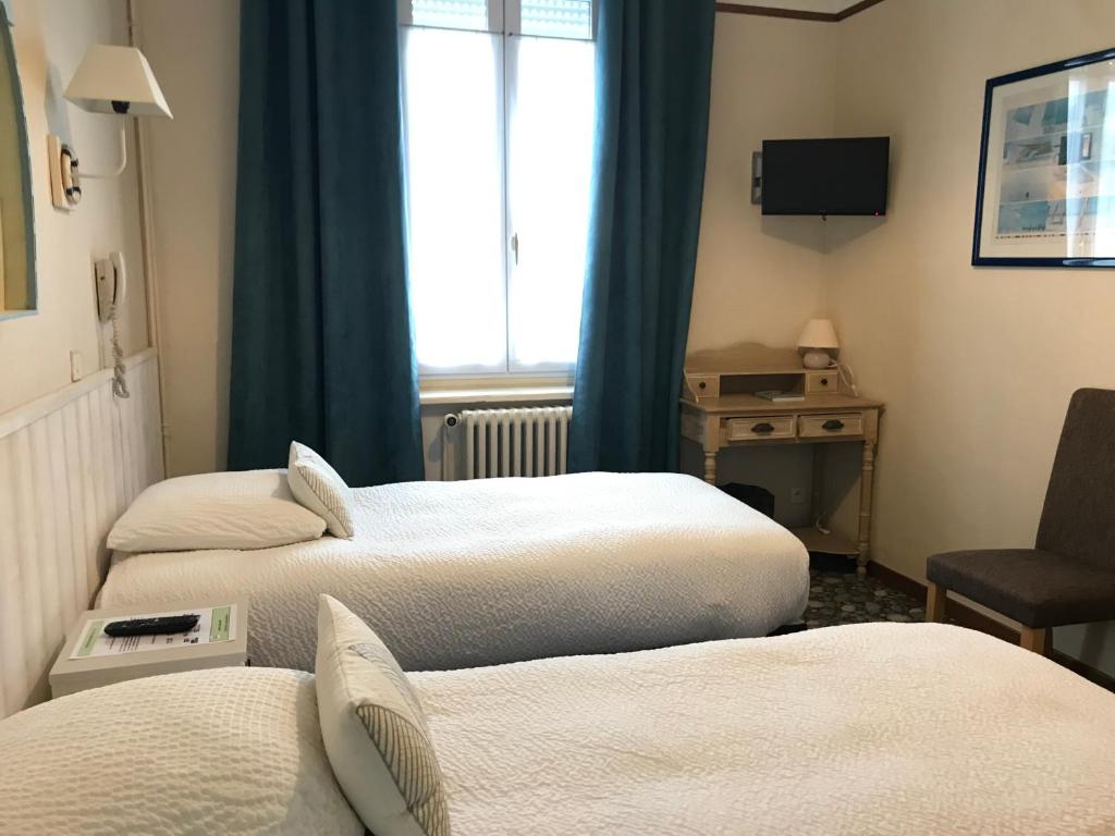 Postel nebo postele na pokoji v ubytování Logis Hôtel & Restaurant "Au Gré du Vent"
