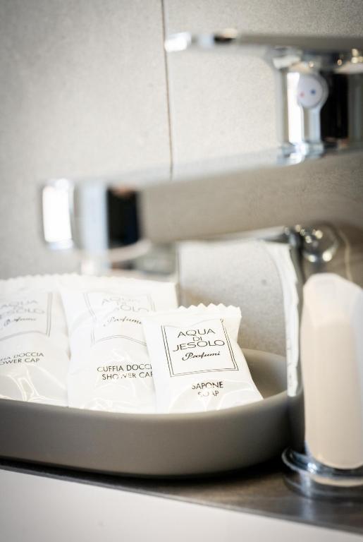 Postel nebo postele na pokoji v ubytování Hotel Laurin