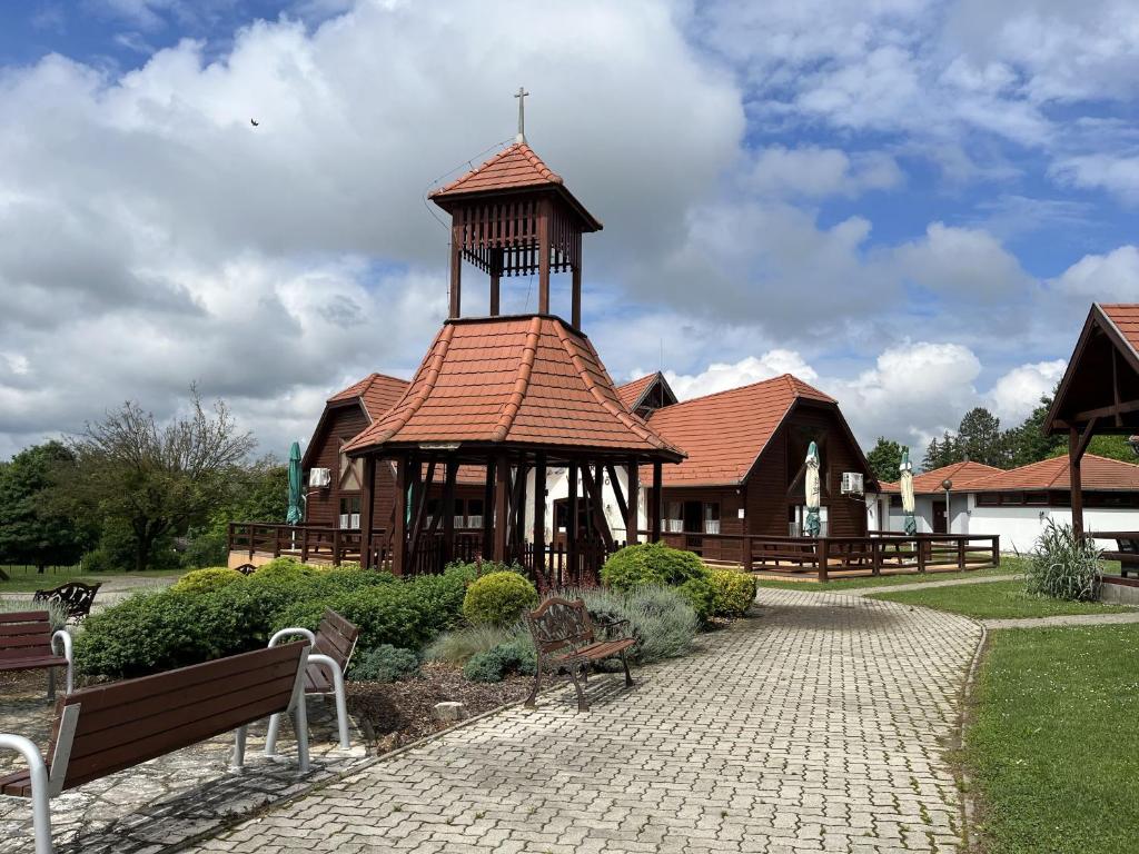 Fotografia z galérie ubytovania Termálfalu és Kemping Zalaegerszeg - Standard Plus v destinácii Zalaegerszeg