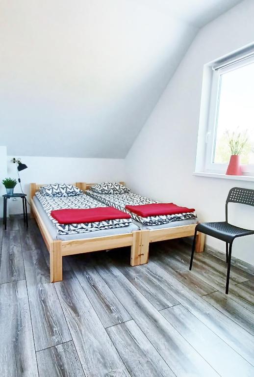 Postel nebo postele na pokoji v ubytování Domki 7 Houses Rewal