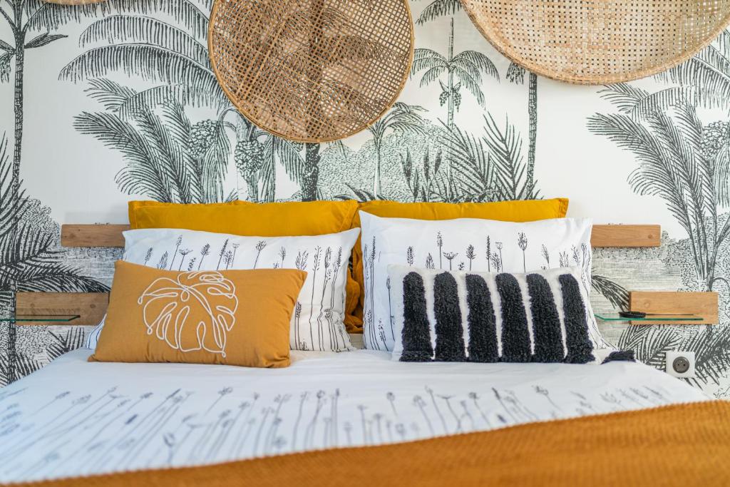 Postel nebo postele na pokoji v ubytování L'Empreinte-Oasis de Sérénité au Coeur d'un jardin tropical