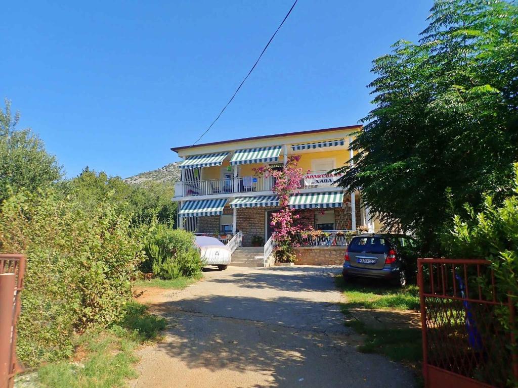 Budova, v ktorej sa apartmán nachádza