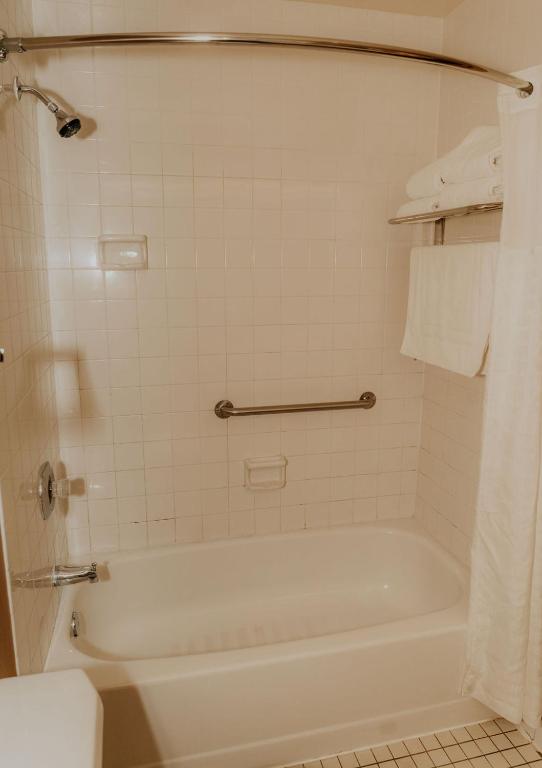 Wallace Inn - Deluxe Queen Room