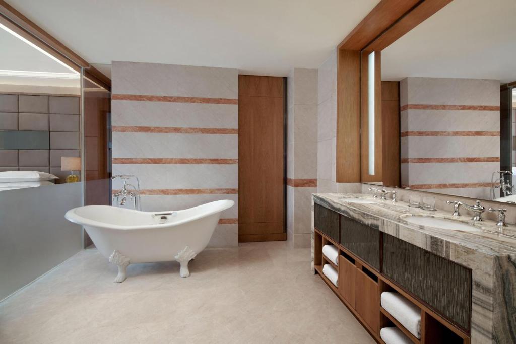 Koupelna v ubytování Sheraton Chuzhou Hotel