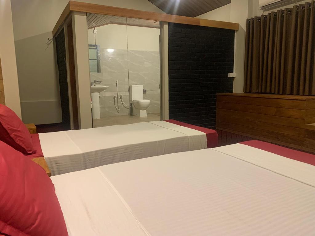 Postel nebo postele na pokoji v ubytování Pub Ceylon Hostel