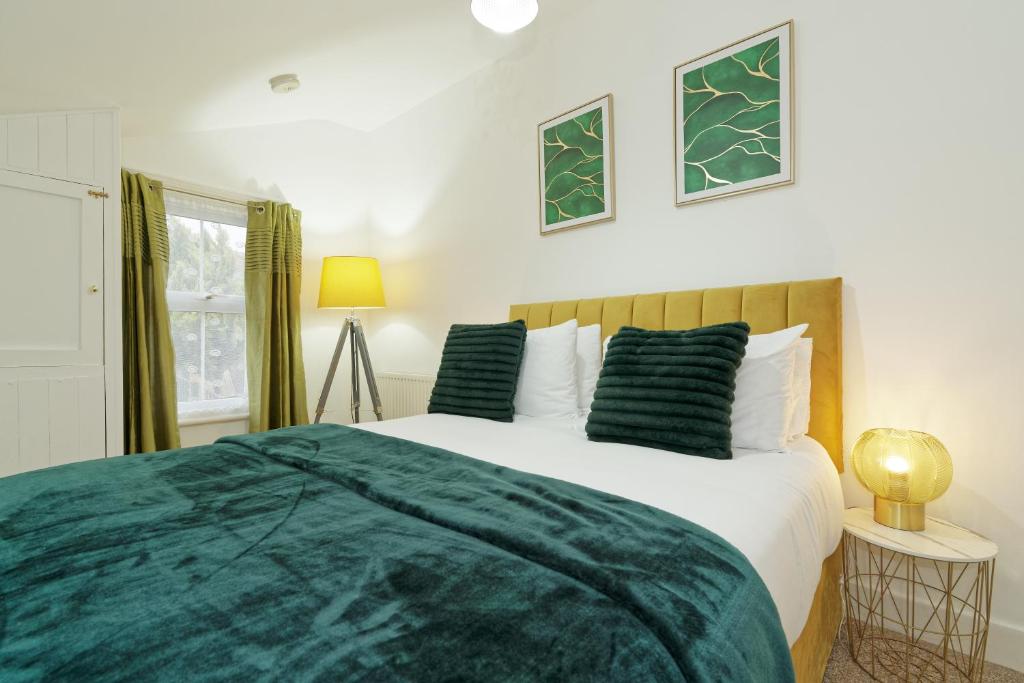 Ένα ή περισσότερα κρεβάτια σε δωμάτιο στο Immaculate 3-Bed House in Chatham