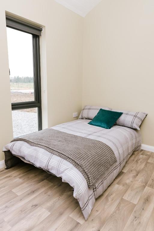 Letto o letti in una camera di Easkey Glamping Village