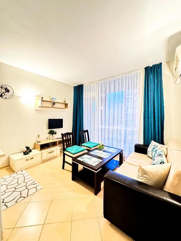 TV a/nebo společenská místnost v ubytování Apartment Nani -Sunny beach