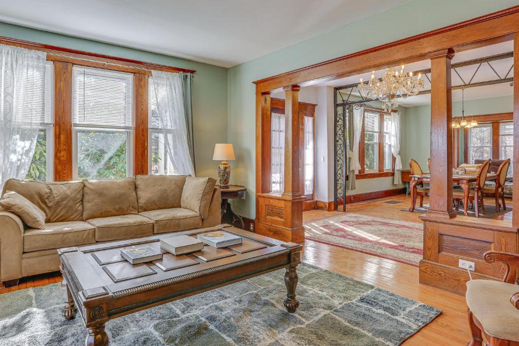 New York Getaway Near Neversink River and Hiking, Cuddebackville