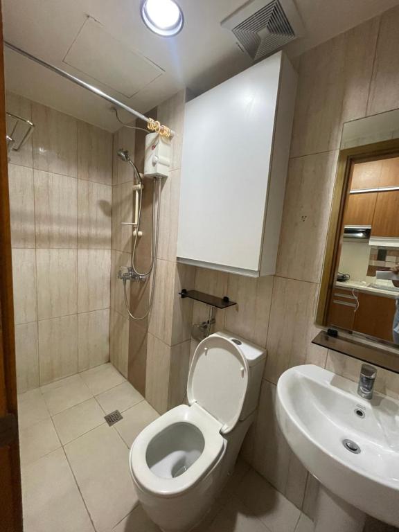 Modern and Cozy Condo in 8Adriatico near PGH, SLMEC and US Embassy - Estudio Con Vista Al Mar