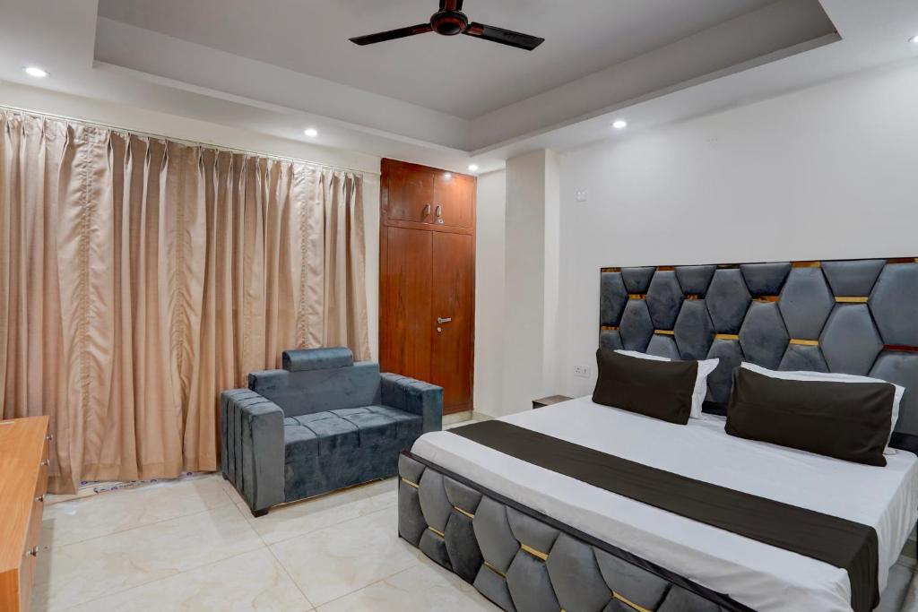 Postel nebo postele na pokoji v ubytování Hotel O R.N Residency Hotel