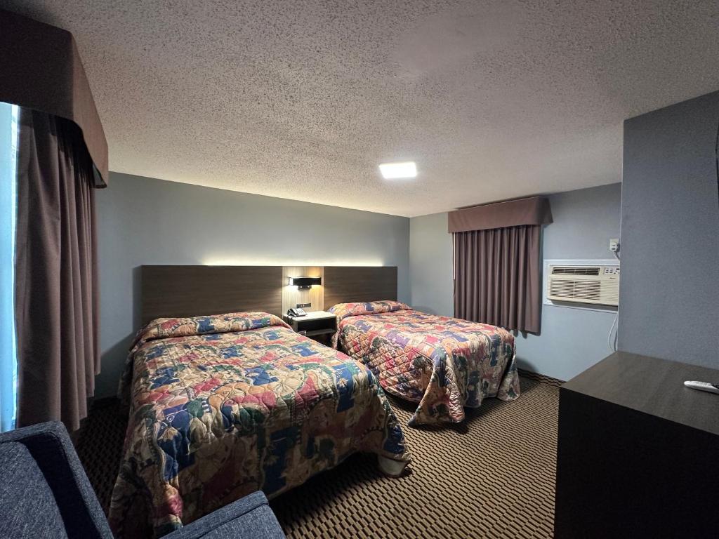 Rodeway Inn & Suites - Economy Queen Room - Non Smoking