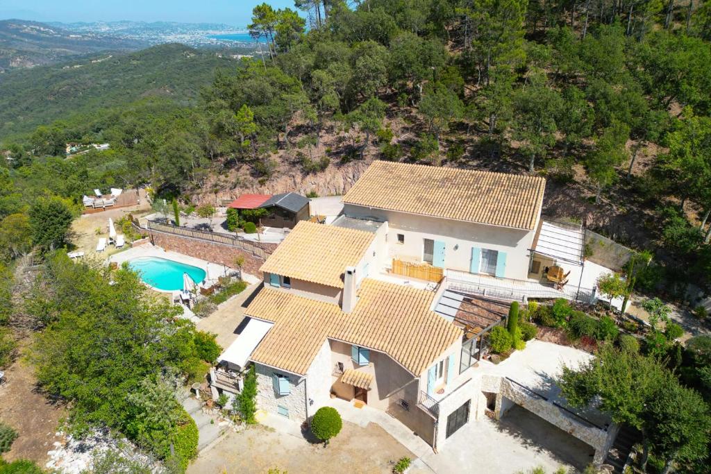 Double Family Villa12 people with Pool near Cannes, Les Adrets de l