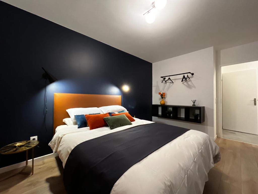 Un pat sau paturi într-o cameră la Appartement DisneyLand-Paris