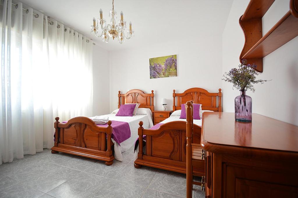 Łóżko lub łóżka w pokoju w obiekcie GALIHOST - Villa García