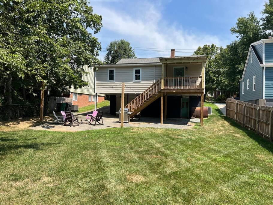 En have udenfor Newly renovated cute 3 bedroom 2 bath bungalow