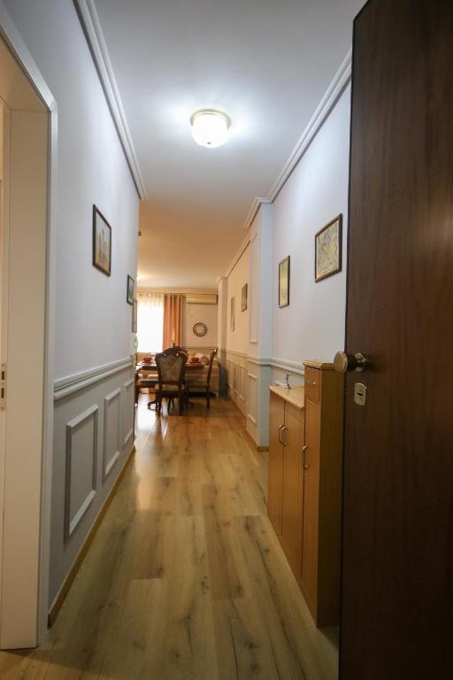 Johan's Apartment - Image 9