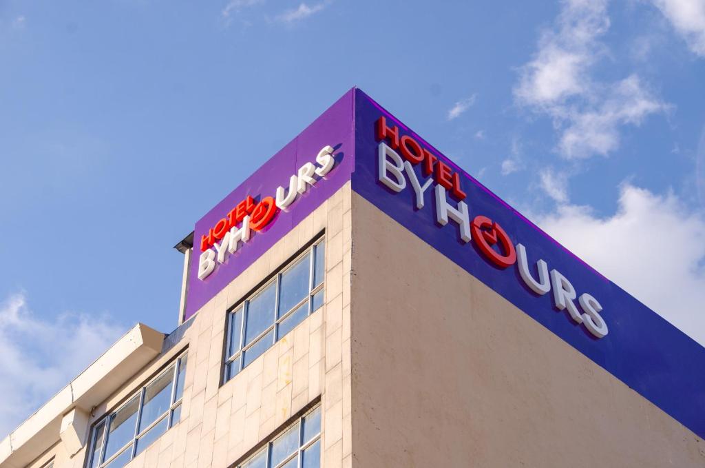 Hotel ByHours Las Américas - Housity