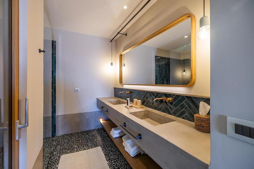 Koupelna v ubytování Eliamos Villas Hotel & Spa