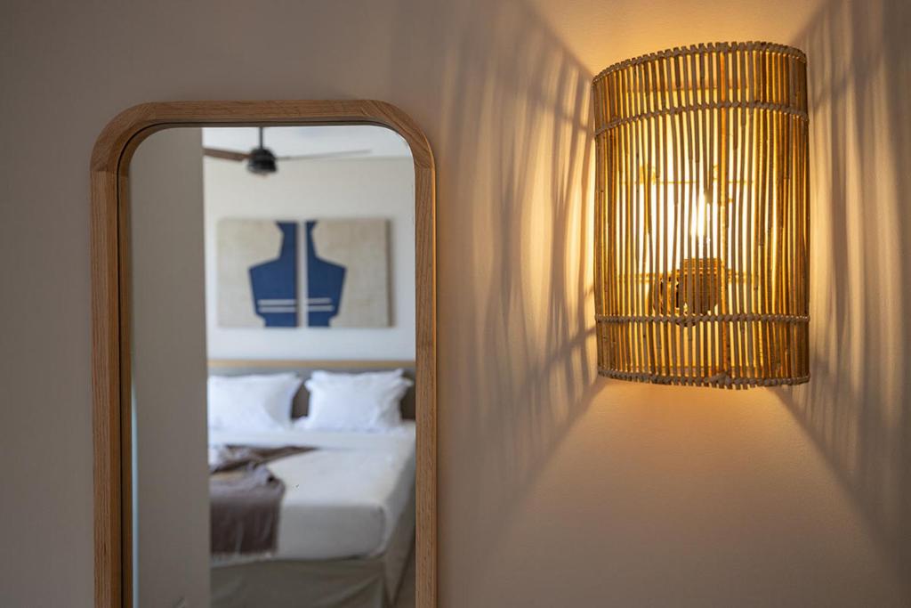 Postel nebo postele na pokoji v ubytování Eliamos Villas Hotel & Spa