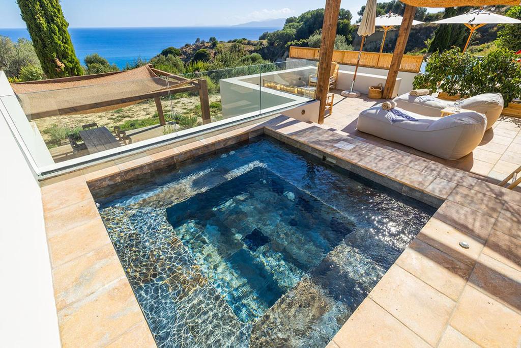 Bazén v ubytování Eliamos Villas Hotel & Spa nebo v jeho okolí