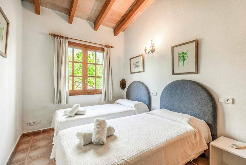 A bed or beds in a room at Maria Pollensa