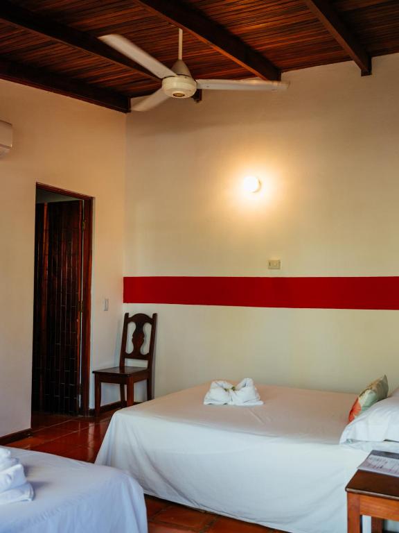 Postel nebo postele na pokoji v ubytování Hotel Hibiscus Cabina 4
