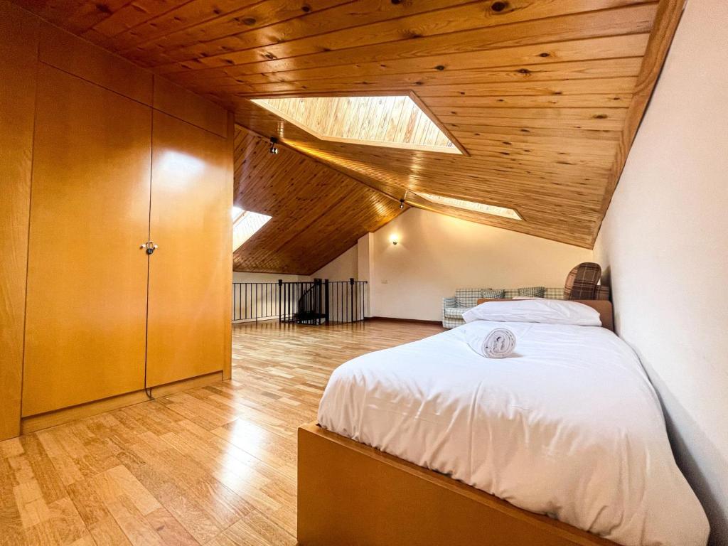 Postel nebo postele na pokoji v ubytování Dúplex con encanto en Puigcerdà Un lugar único!