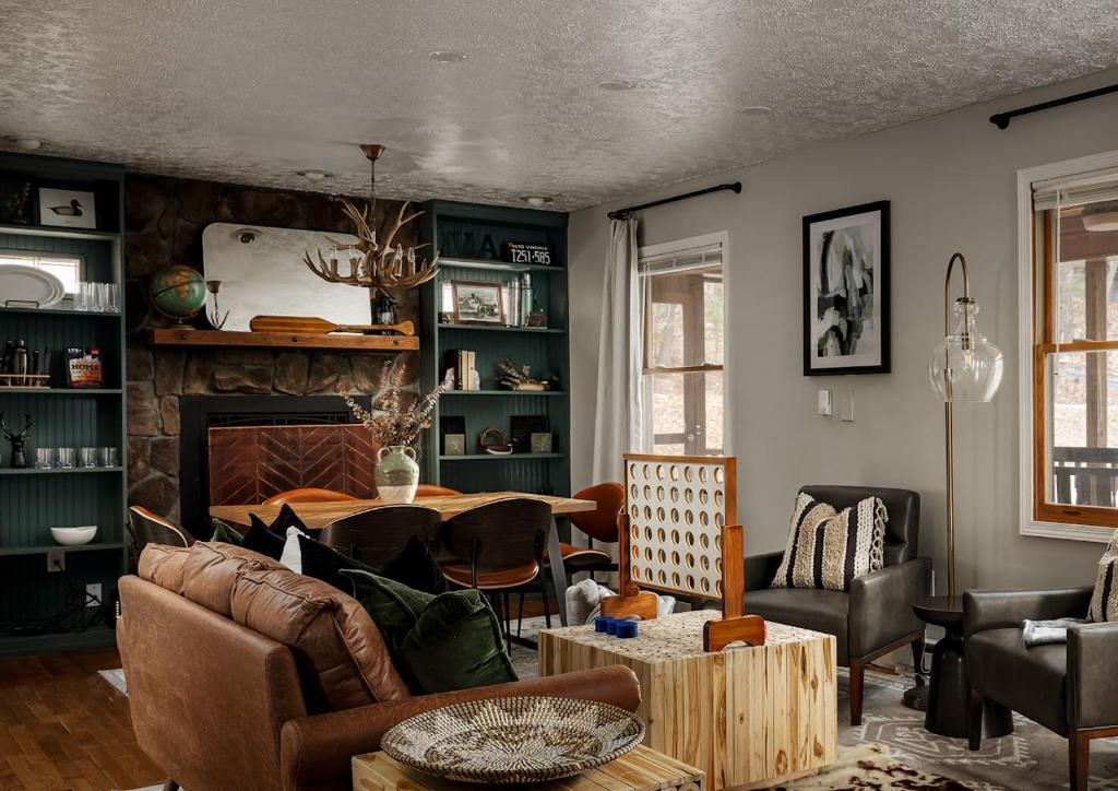 Shenandoah dog friendly cabin in the trees - River access, BBQ, propane fire pit, outdoor dining & lounging, wood fireplace, screened in front porch and gated back deck! photo