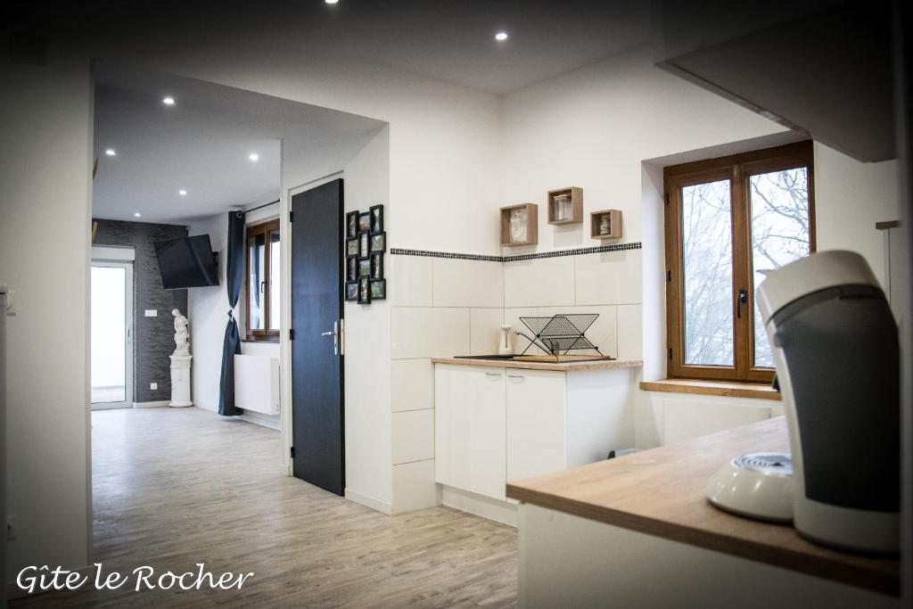 Kuchyň nebo kuchyňský kout v ubytování Gîte Le Rocher