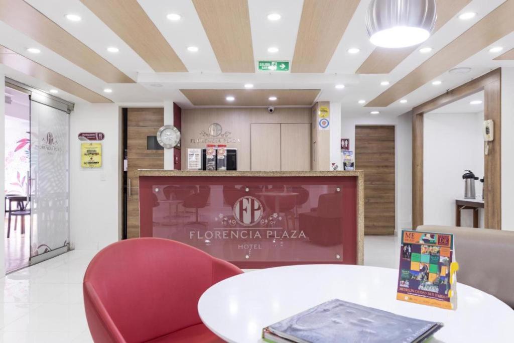 Kuchyň nebo kuchyňský kout v ubytování Hotel Florencia Plaza
