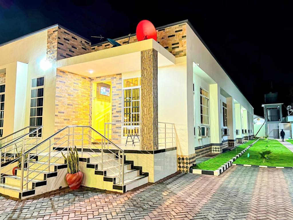 East Africa Hotel by Monalisa - Housity